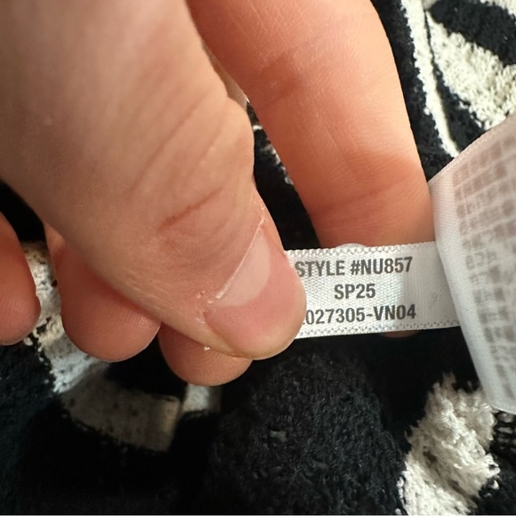 Madewell Crochet-Knit V-Neck Sweater Tee - Picture 5 of 5